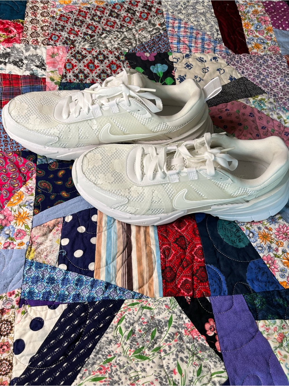 Nike Women's V2K Run "Summery Florals" White Floral Mesh-Size 10.5
